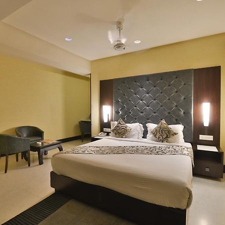 Hotel The Golden Oak Rāipur Zewnętrze zdjęcie