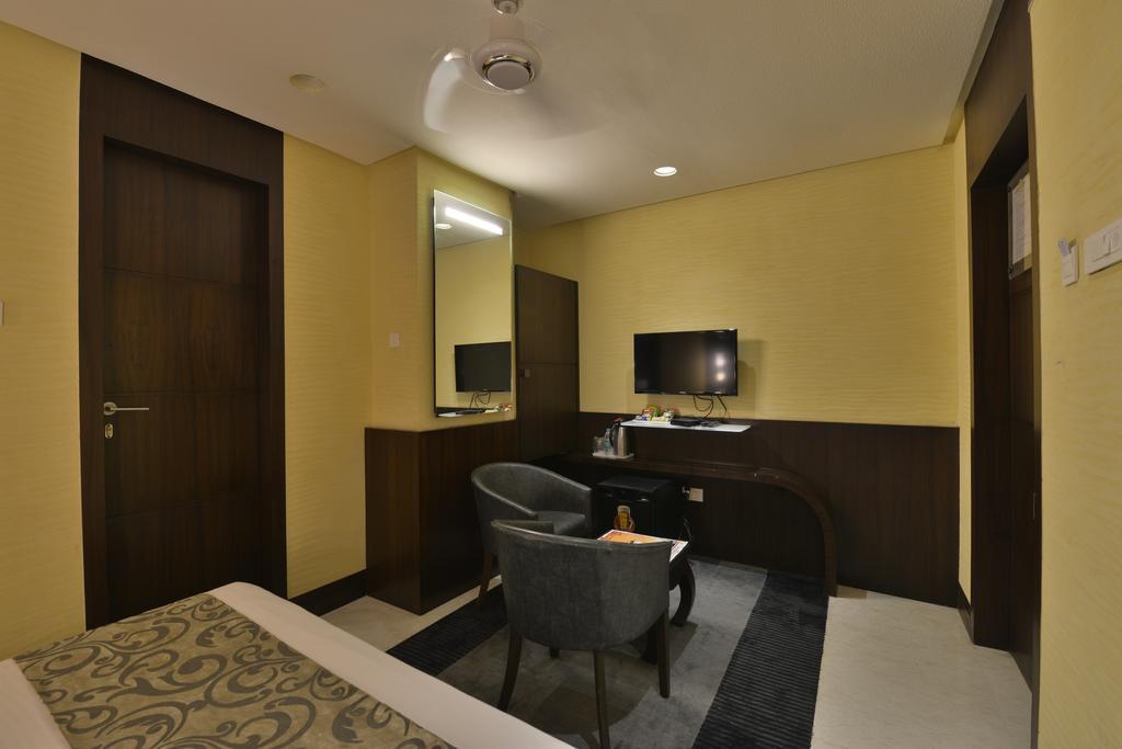 Hotel The Golden Oak Rāipur Zewnętrze zdjęcie