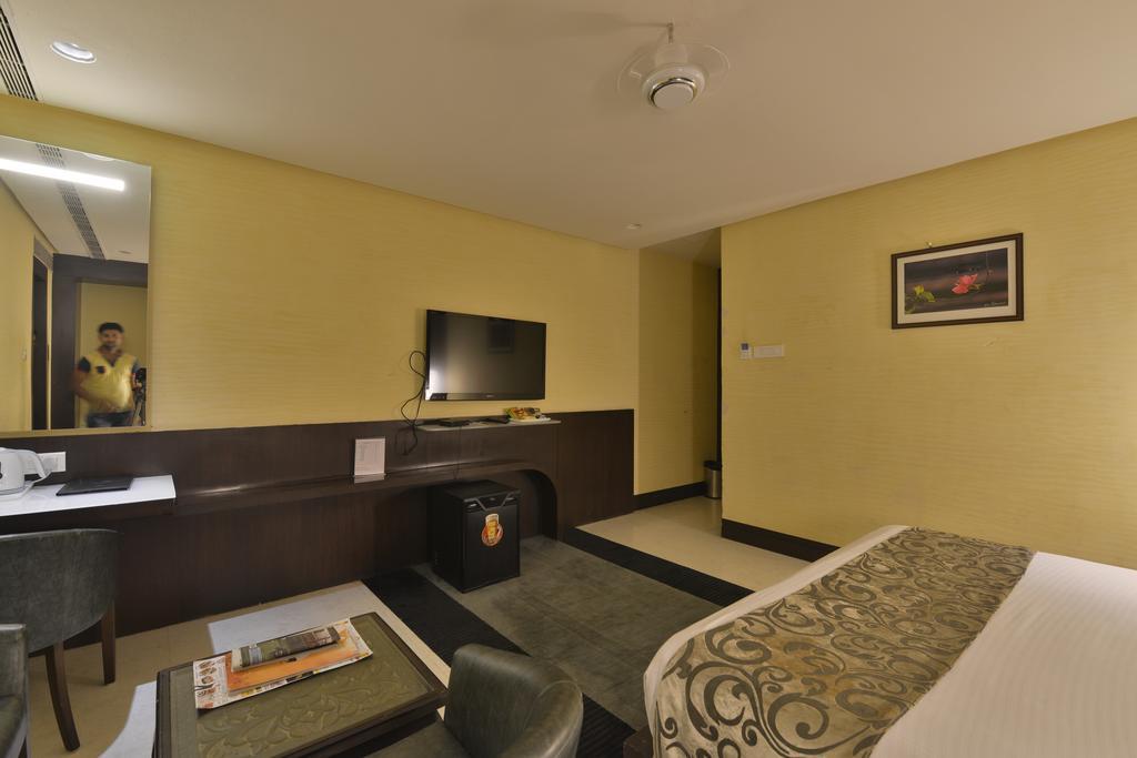Hotel The Golden Oak Rāipur Zewnętrze zdjęcie
