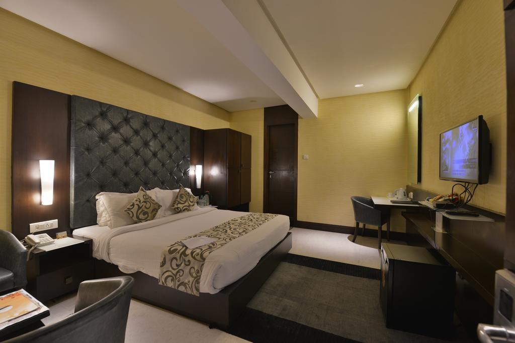 Hotel The Golden Oak Rāipur Zewnętrze zdjęcie