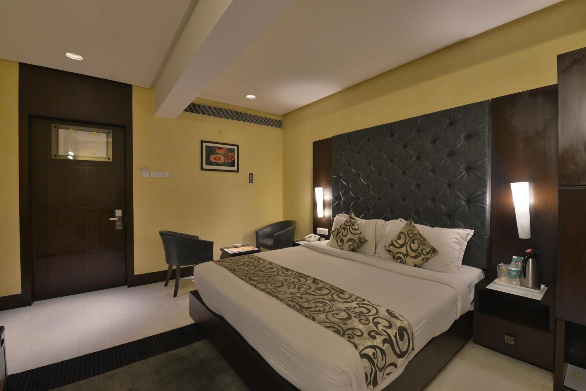 Hotel The Golden Oak Rāipur Zewnętrze zdjęcie
