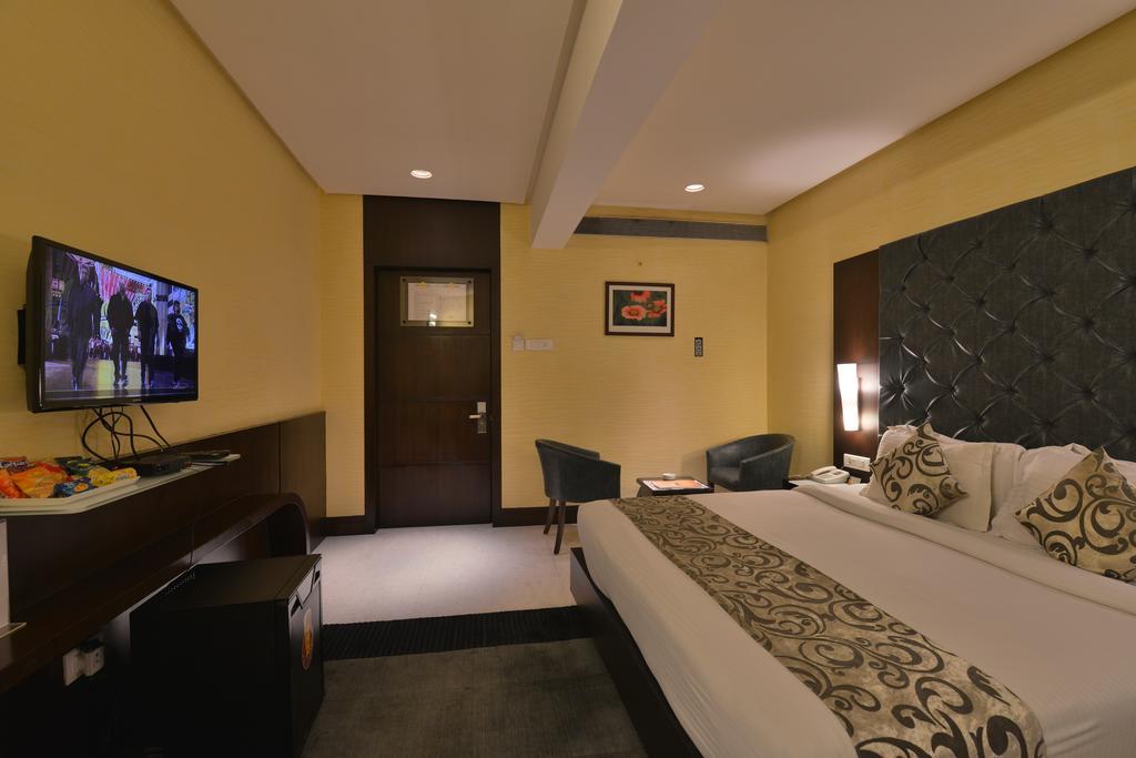 Hotel The Golden Oak Rāipur Zewnętrze zdjęcie