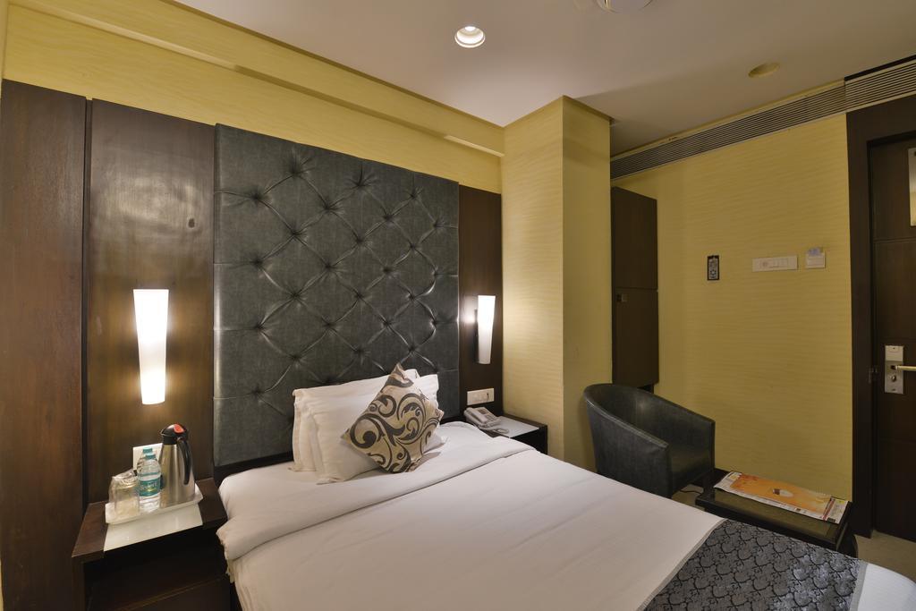 Hotel The Golden Oak Rāipur Zewnętrze zdjęcie